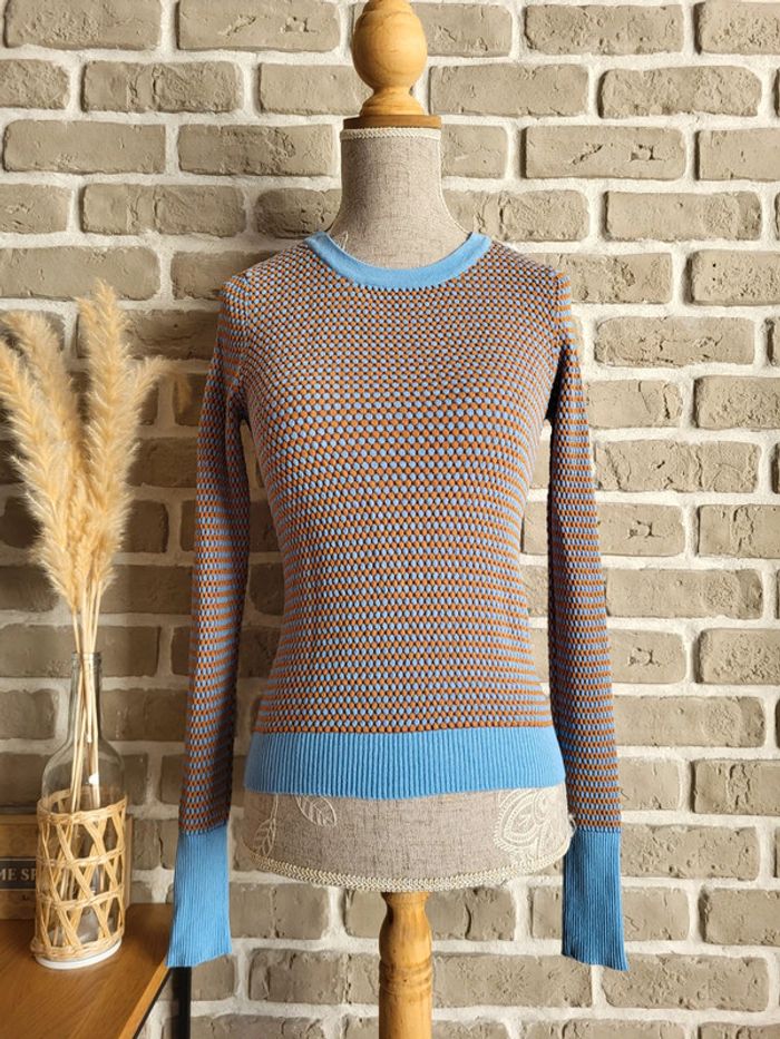 Petit pull Zara en mailles gaufrées bleu clair et camel