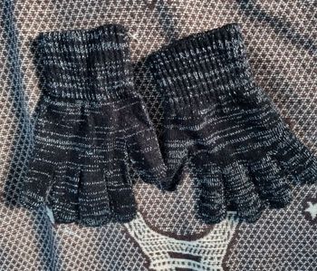 Gants noir gris pailleté taille 8-10ans.