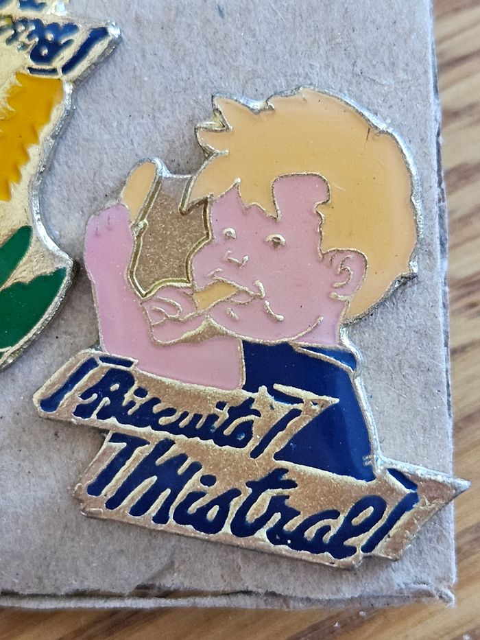 Lot de pin’s Biscuits Mistral - photo numéro 2