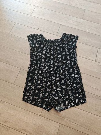 Combi short noire et blanche, épaule dénudée, taille 44