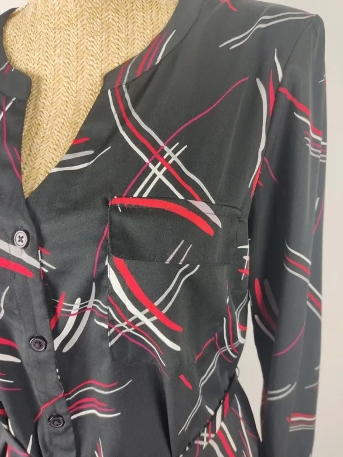 Blouse manches longues boutonnée noire motifs graphiques ceinture à nouer taille 44 Damart - photo numéro 5