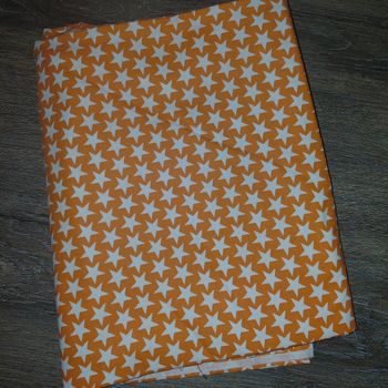 Coupon de tissu coton orange motifs étoiles blanches