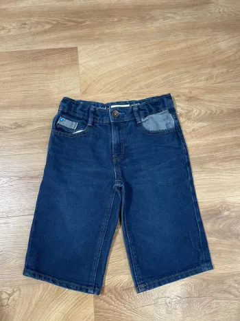 Bermuda en jean taille 10 ans comme neuf