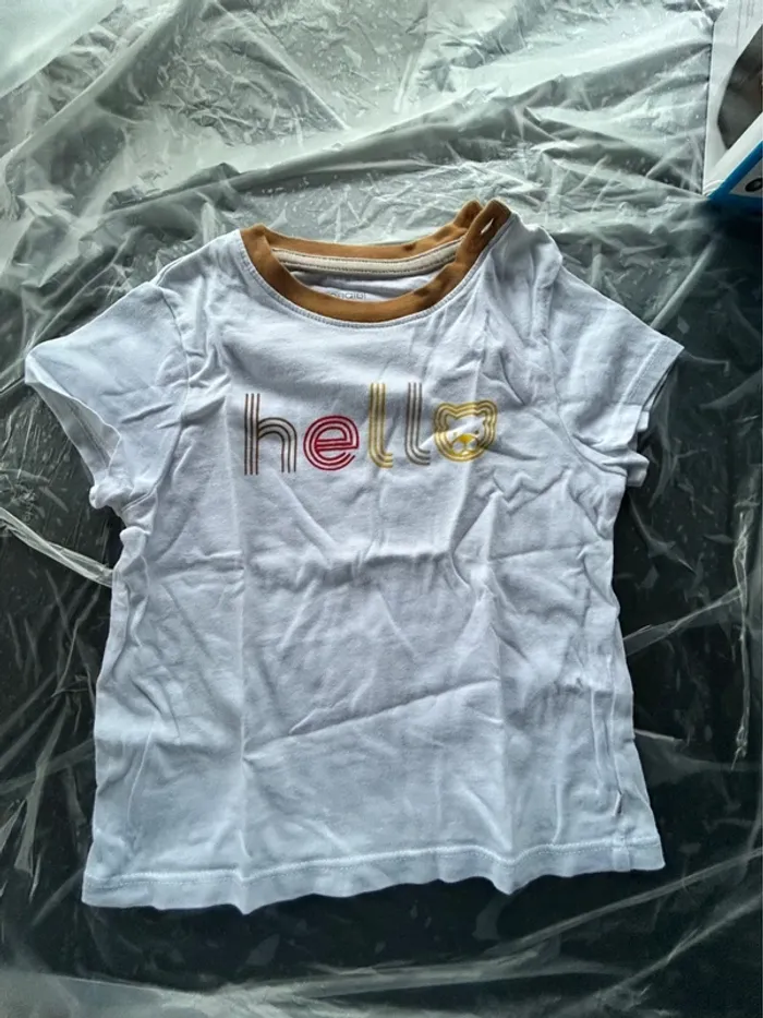 TEE shirt «  hello »