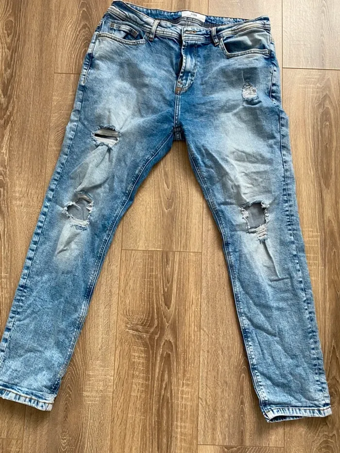 Jean troué homme 33/32