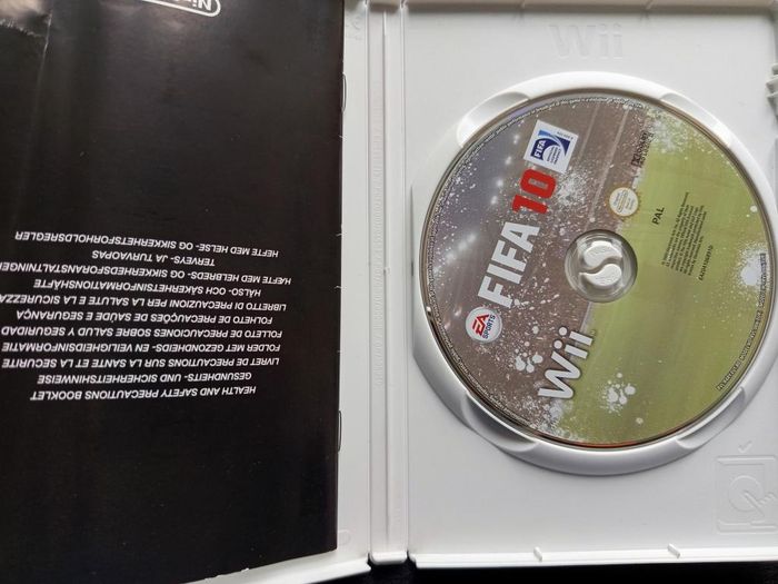 Nintendo - Wii - Fifa 10 - photo numéro 3
