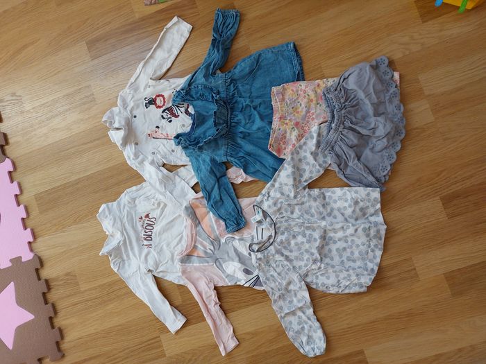 Lot 7 pièces filles très bon état : pulls, legging et jupe 18 mois - 80 cms