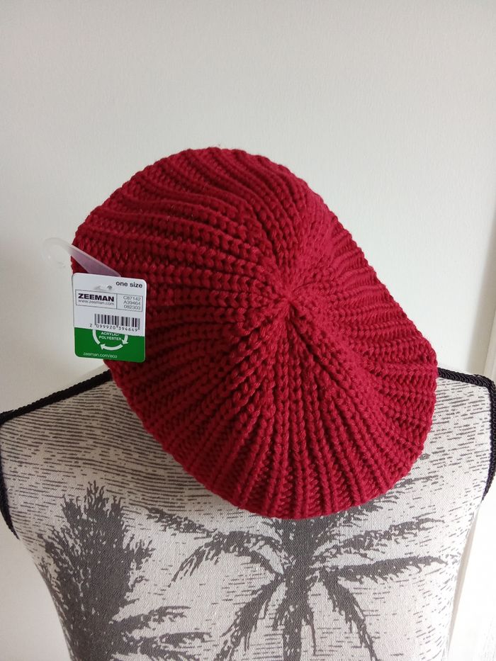 Béret femme hiver, effet tricoté, couleur bordeaux, neuf avec étiquette, taille unique, idée cadeau de Noël