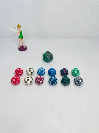 Lot de 13 dés D20 Magic the Gathering 