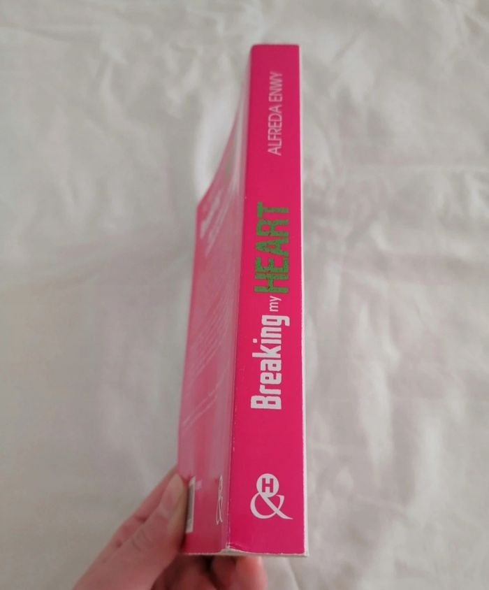 Livre breaking my heart - photo numéro 3
