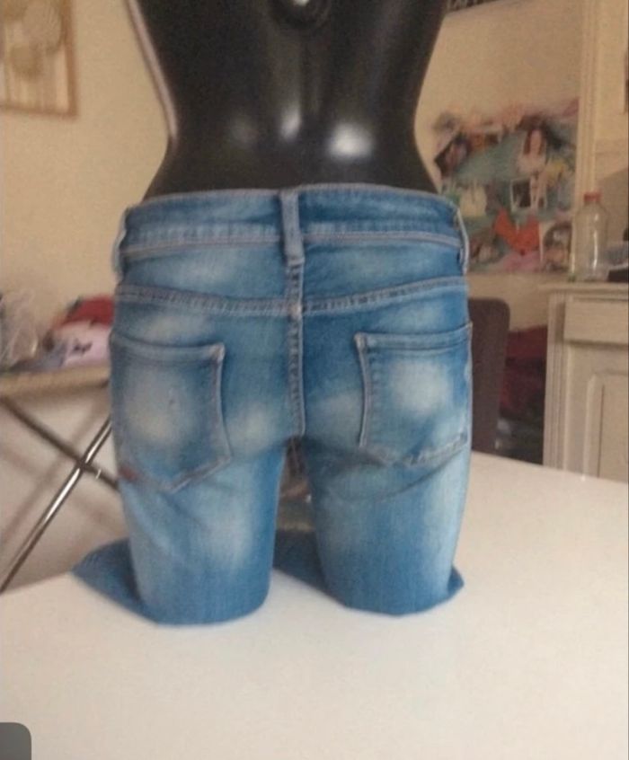 Jean pour femme TRÈS BON ÉTAT taille 38 / M couleur bleu - photo numéro 4
