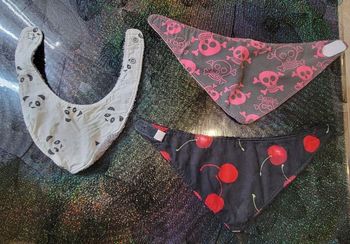 Lot bavoirs bandanas