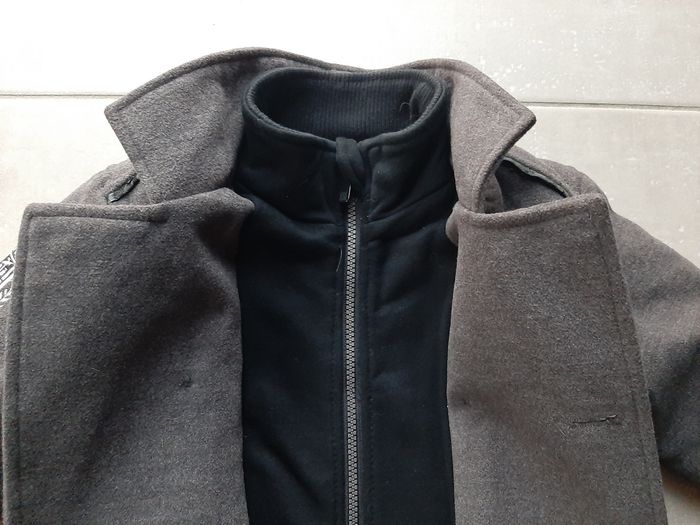 Manteau comme neuf gris foncé confortable et chaud - photo numéro 4