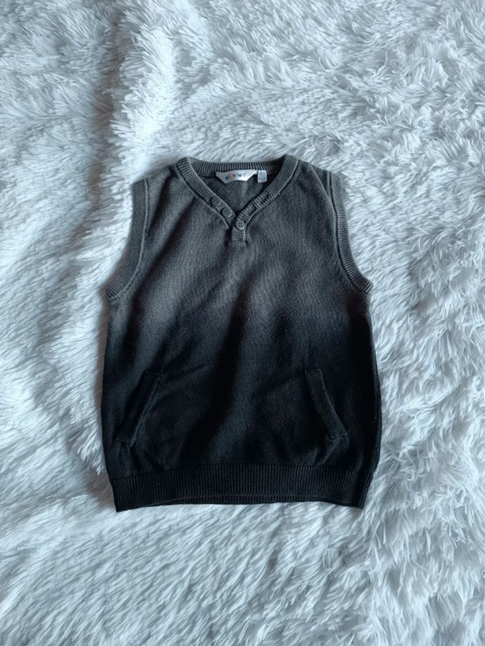 Pull sans manches col V T. 24 mois Kid kanaï