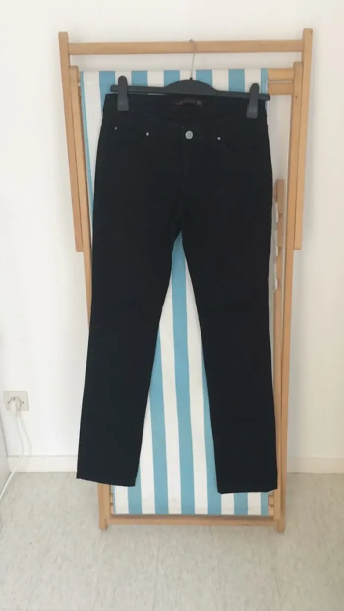 Pantalon noir coupe droite taille basse Zara