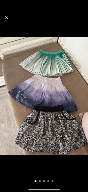 Lot 4 jupes un pull 6 ans