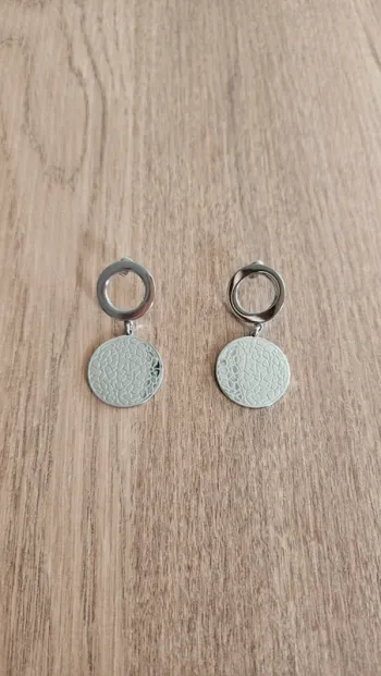 Boucles d'oreilles pendantes, gris argentées, Lotus
