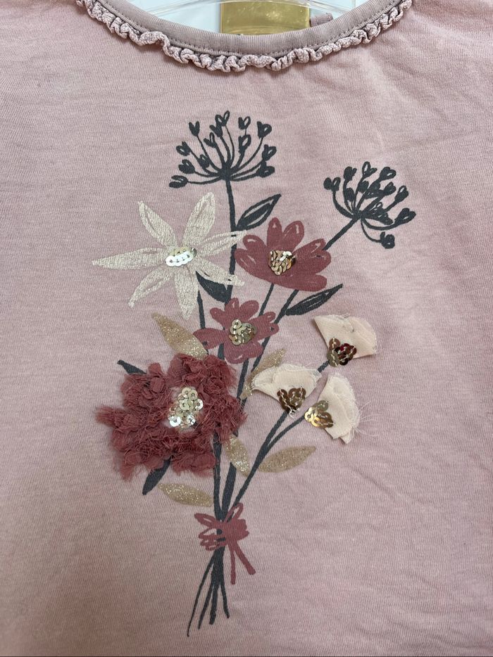 T-shirt C&A rose fleurs 4A TBE - photo numéro 2
