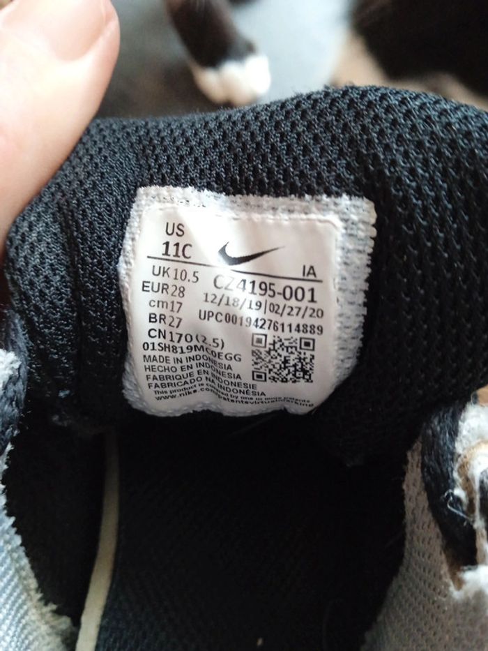 Baskets Nike Invigor pointure 28 - photo numéro 8