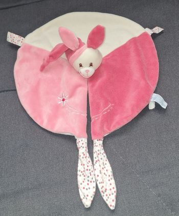 Doudou Lapin rond plat rose et blanc- Fleur - Gipsy
