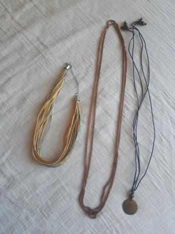 3 colliers cuir métal