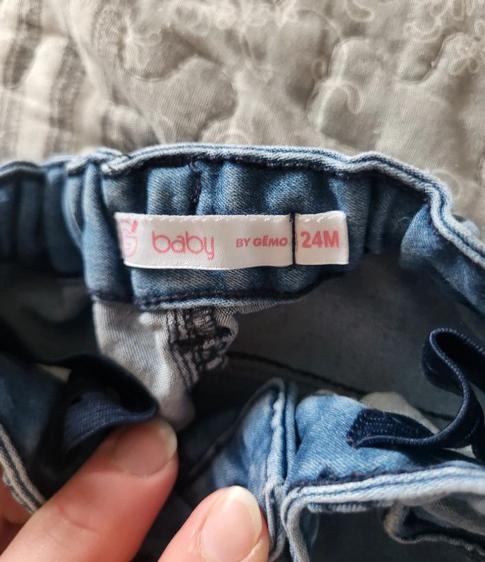 Jean bleu à bandes rouges 24 mois - photo numéro 3