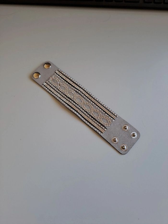 Bracelet manchette feutrine et strass