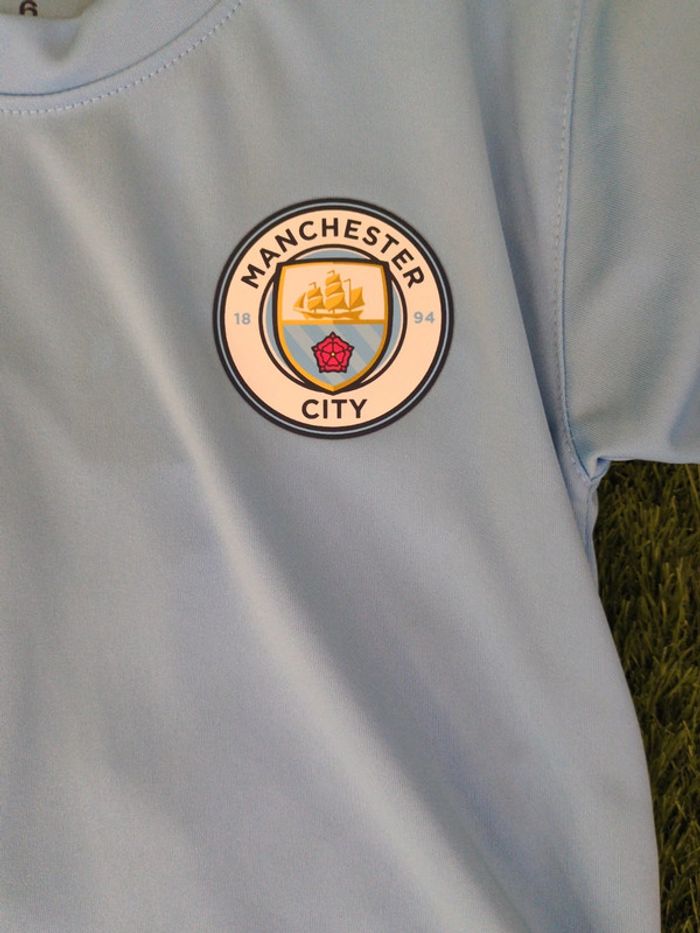 Ensemble foot short et tee shirt Manchester city - photo numéro 2
