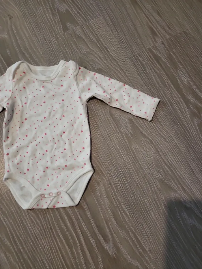 Lot 2 body 6/9 mois - photo numéro 3