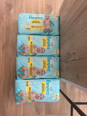 Lot couches Pampers taille 1 Premium 