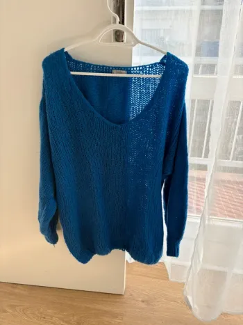 Pull bleu électrique