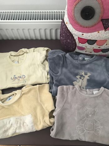 Lot 4 babygros pyjamas 6 mois petit bateau