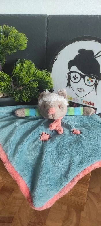 doudou Wolfy loup Bulowski gris beige bleu vert rayé rayure orange écharpe Carré