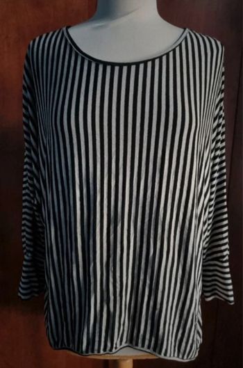 Pull léger a rayures noir et argenté taille S/M