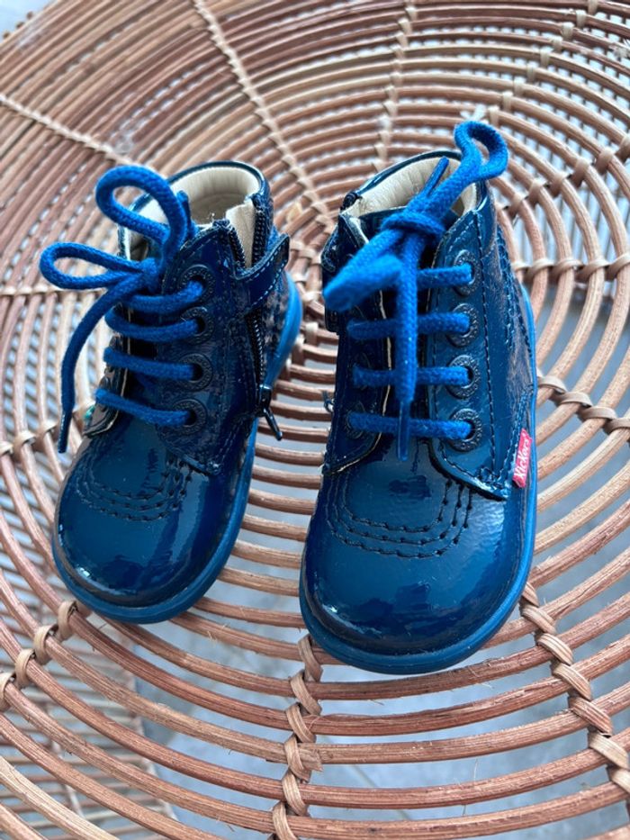 Paire de kickers bleue vernis pointure 20 - photo numéro 2
