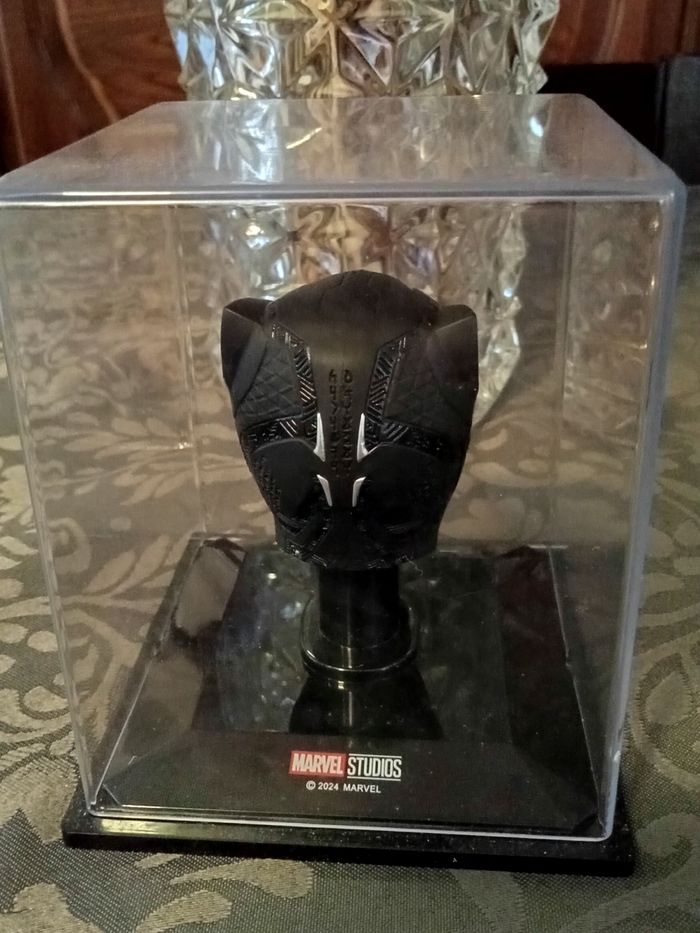Figurine casque Marvel. - photo numéro 3