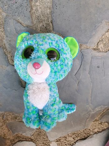 Adorable peluche chat