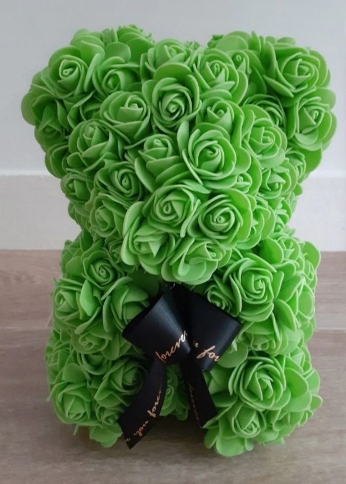 Ourson en pétales de rose