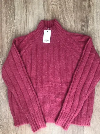Pull rose foncé col montant laine