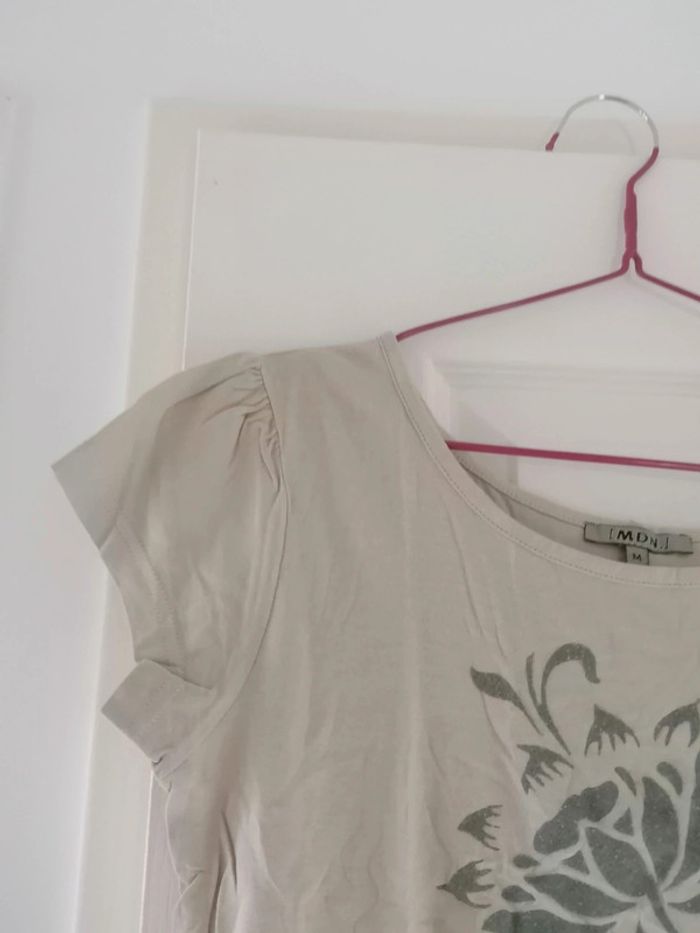 Tee-shirt porté une ou deux fois comme neuf taille M - photo numéro 3