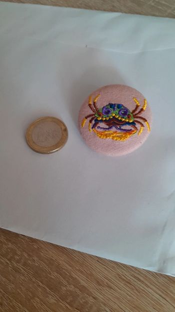 Magnifique broche brodée originale crabe