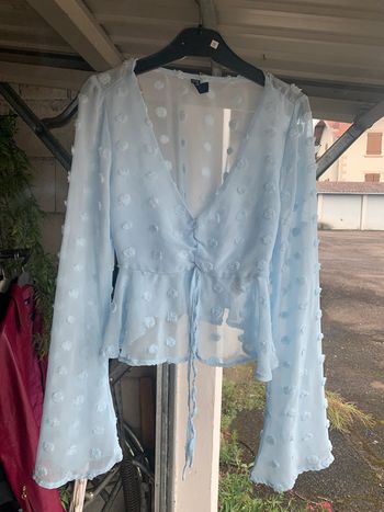 Joli haut transparent bleu