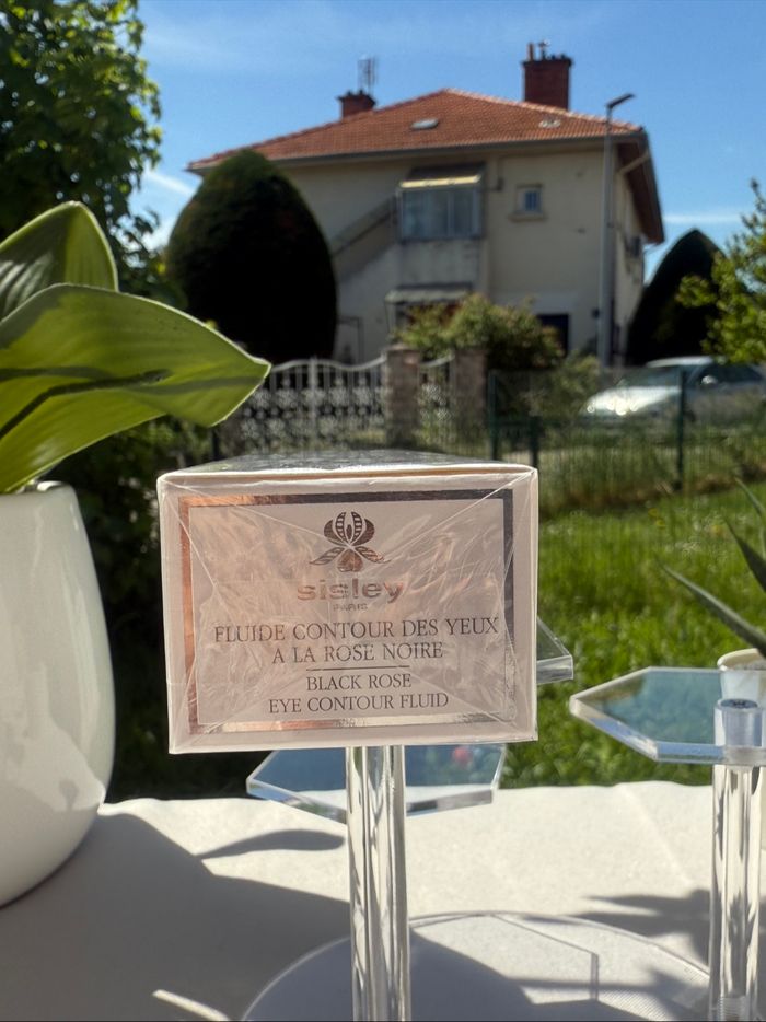 Sisley Paris – Contour des Yeux à la Rose Noire