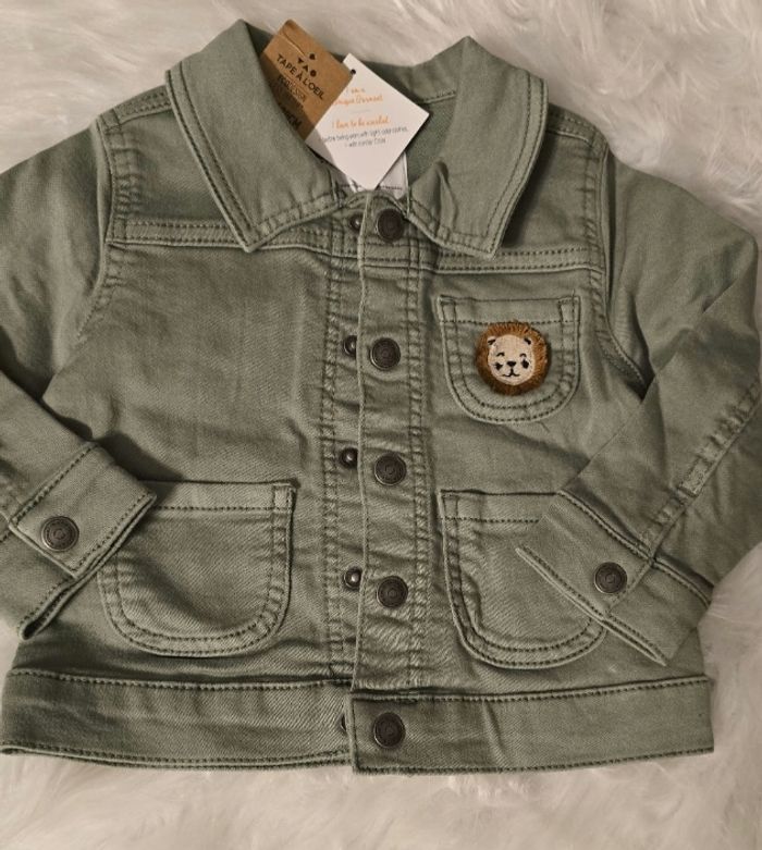 NEUVE (NON PORTÉE)🏷💙🥰😍🤩superbe veste en jeans 18 mois garçon 💙(ferme)