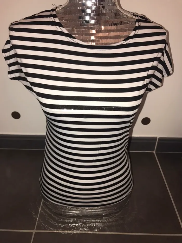 Top avec Coeur dans le dos taille M