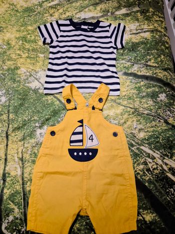 Salopette + tee-shirt 
