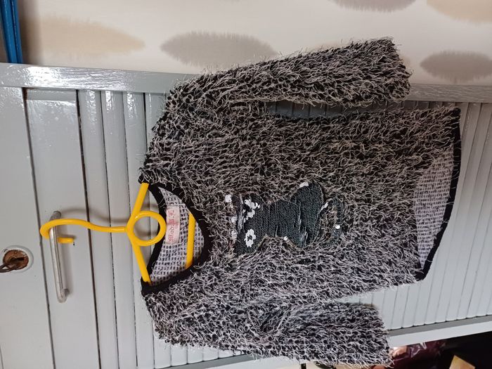 2 sweats pour filles Taille 6 ans - photo numéro 3