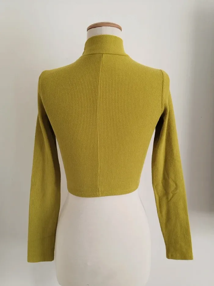 Pull court vert Bershka taille 36 - photo numéro 2