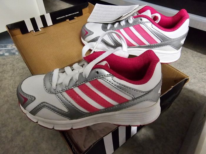 Basket fille neuve pointure 28 adidas rose blanche et grise - photo numéro 4