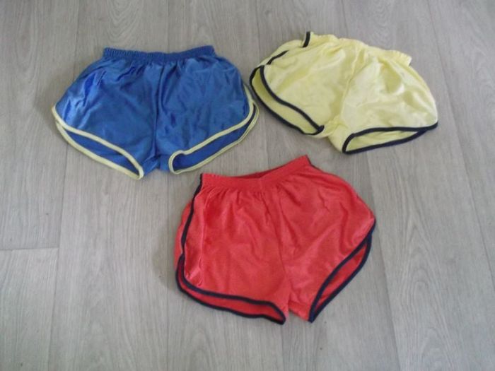 Short satiné divers coloris taille 14 ans NEUF